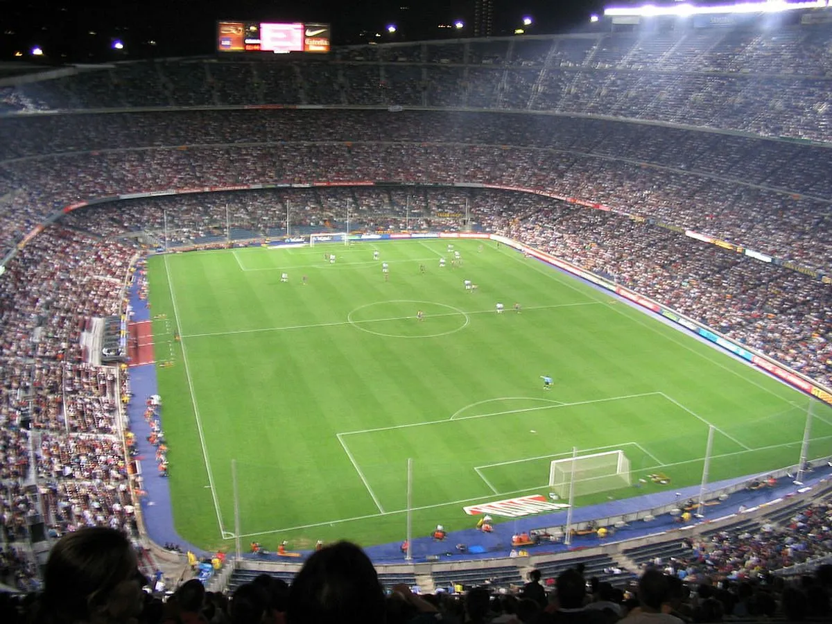 Fenomena Stadion Sepak Bola Terbesar