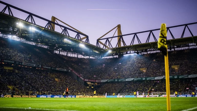 Kesimpulan Borussia Dortmund: Keajaiban Gelap Stadion Signal Iduna Park