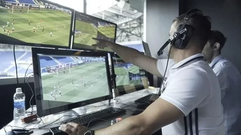 Kesimpulan Sepak Bola dan Teknologi Canggih: Analisis Video dan Data