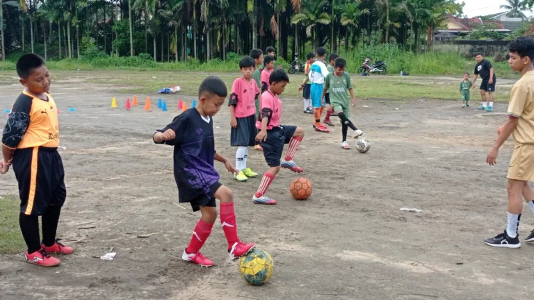 Kolaborasi antara Sekolah dan Klub Sepak Bola