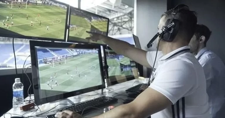 Masa Depan Sepak Bola: Integrasi Teknologi yang Semakin Canggih