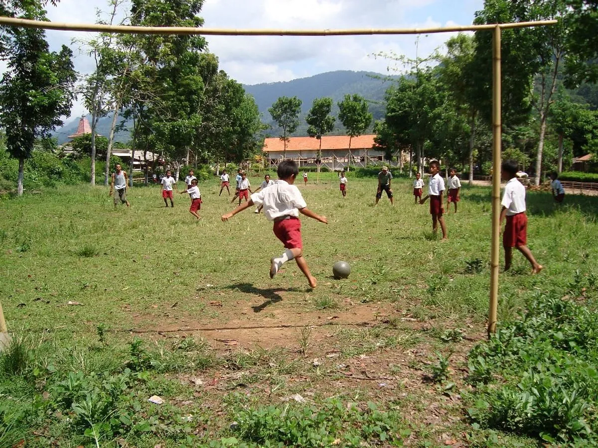 Peran Sepak Bola dalam Pemberdayaan Anak-Anak di Daerah Terpencil