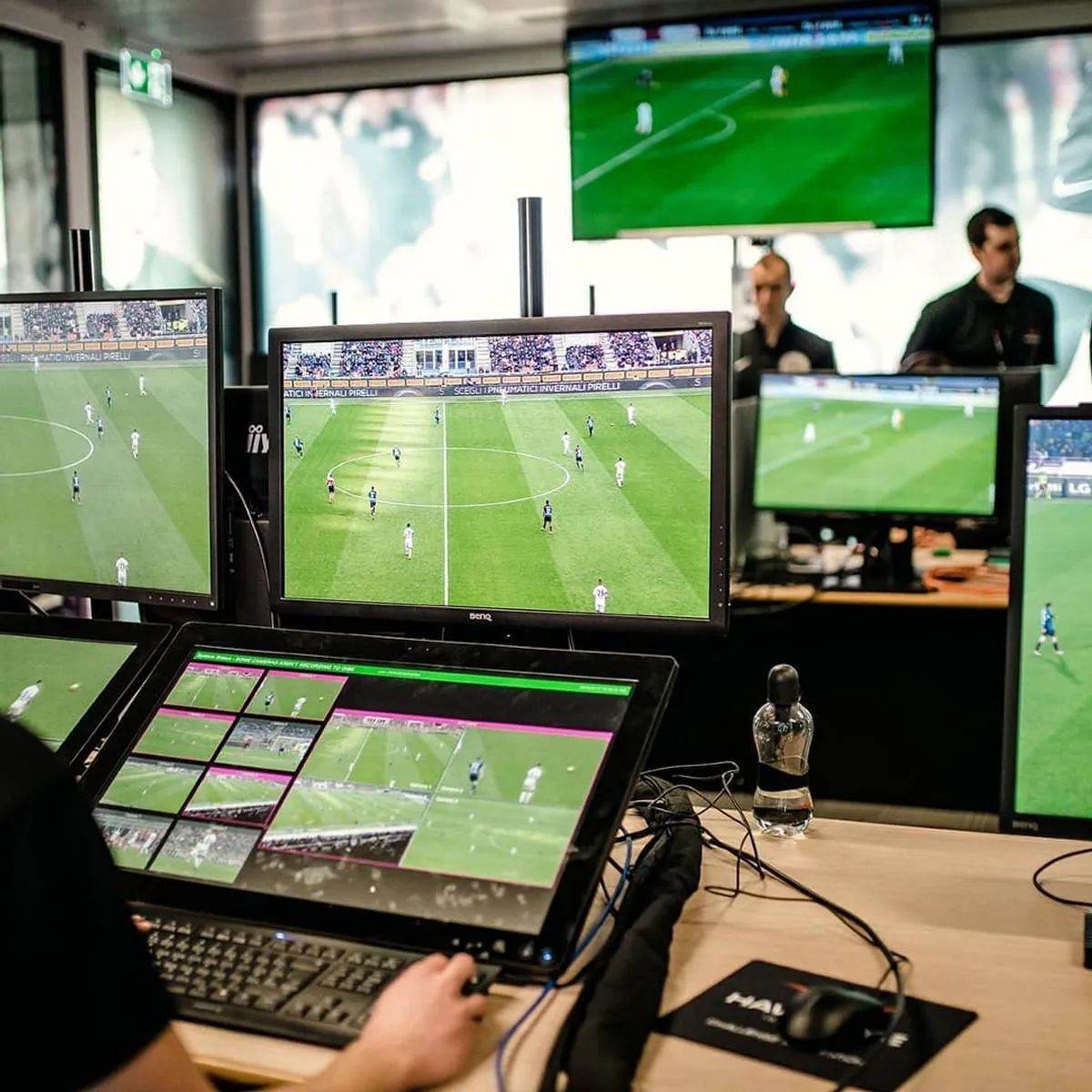 Sepak Bola dan Teknologi Canggih: Analisis Video dan Data