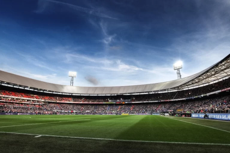 Stadion dan Suporter Setia Feyenoord Rotterdam